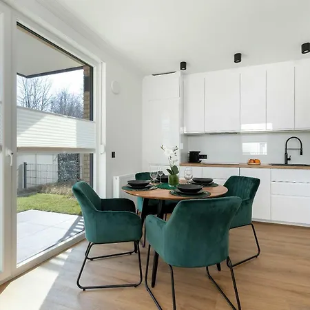 Апартаменты Tasteful In With Garden By Renters Гданьск