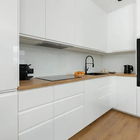 Tasteful In With Garden By Renters Apartament *