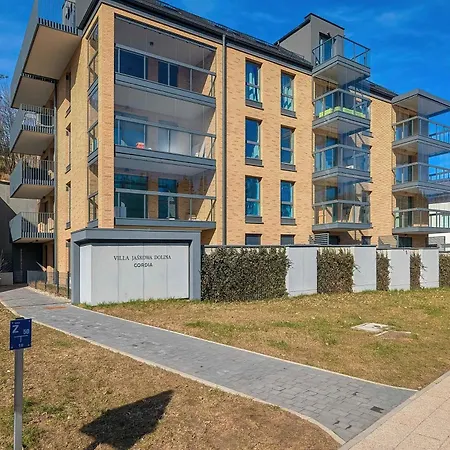 Tasteful In With Garden By Renters Apartament *